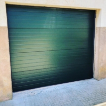 Puerta Seccional Kallan Verde